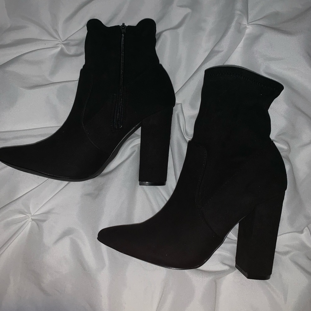 Block heel sock bootie